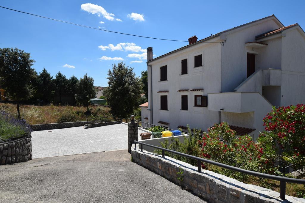 Apartments Drago Malinska Exterior photo